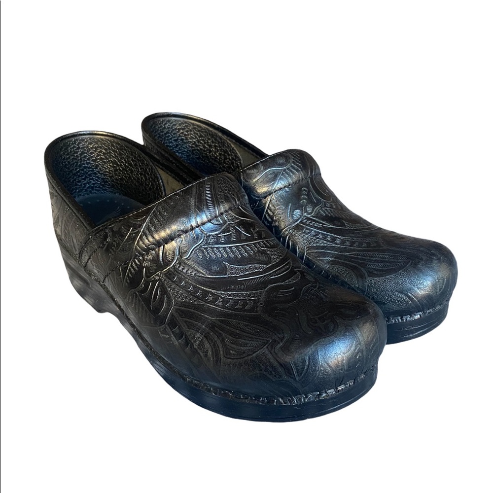 Dansko black embossed clogs women size 7.5 (38) nursing shoes
